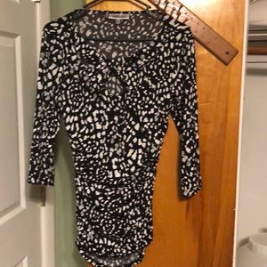 Stretchy black and white 3/4 shirt